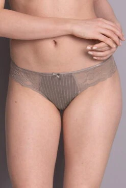 Rosa Faia Shorty Antonia